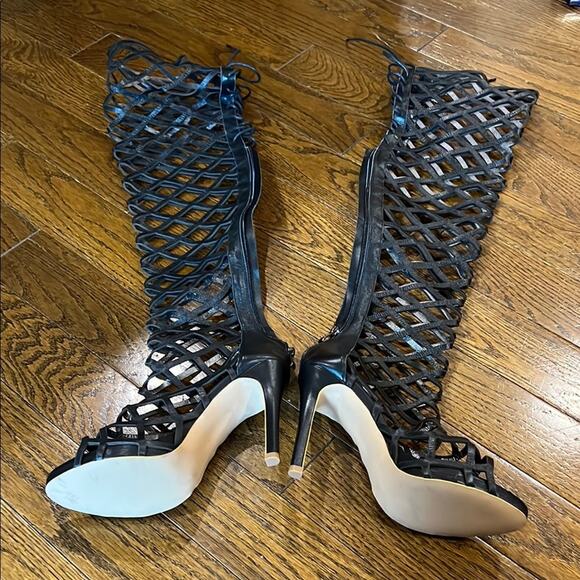 Elegant Black Cut Out Women's Heels - Picture 1 of 3